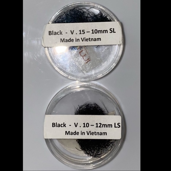 New 2 containers V shape eyelash extensions - Picture 3 of 5